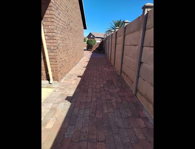 3 BEDROOM HOUSE FOR SALE IN GEELHOUTPARK